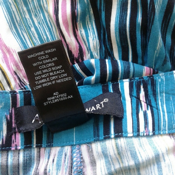 💥3/$20 Tribal ruffled hem shorts by 18/20 - Picture 6 of 6